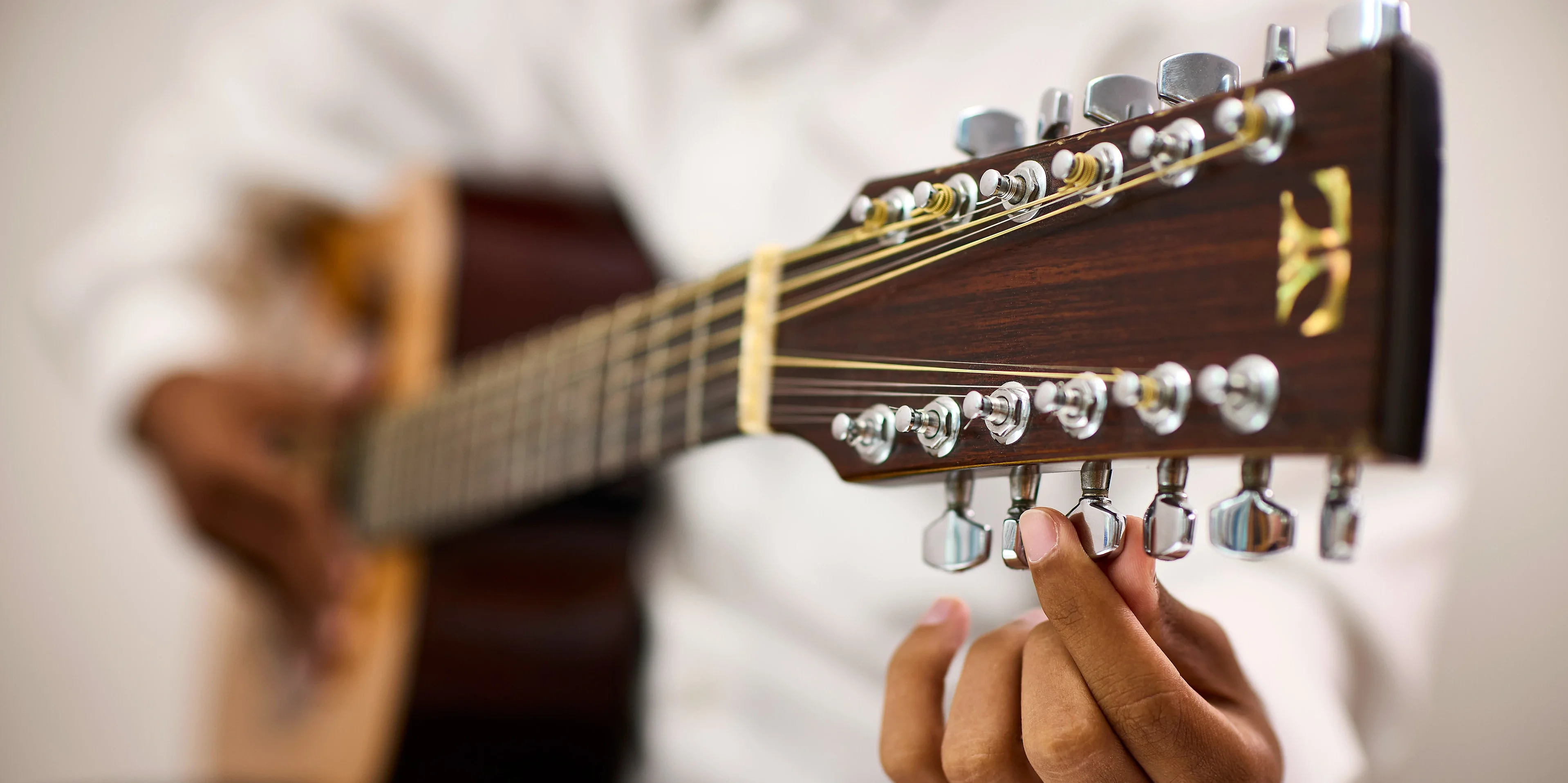 Stimmen einer zwölfsaitigen Gitarre