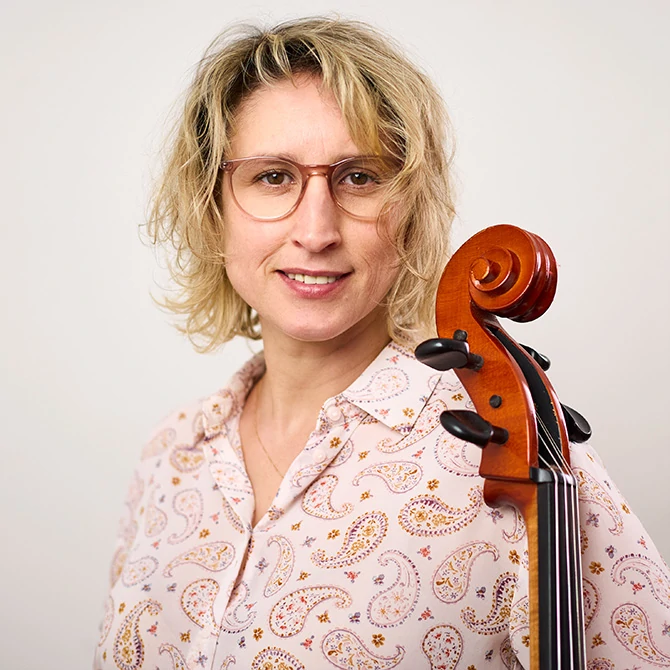 Ksenia Vladimirova mit Cello